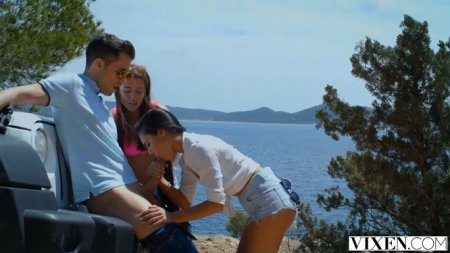 Мажор на джипе поимел молоденьких подруг