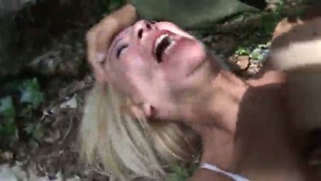 Туристку изнасиловал гид посреди леса