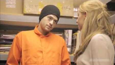 Изнасилование девушки махровым заключенным