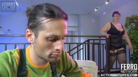 Толстуха накинулась на телемастера и поимела как зверюга