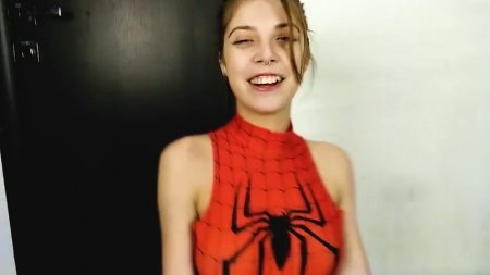 Напялила костюм и отдалась брату