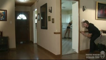 Пришла раньше с пробежки и была изнасилована