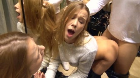 Трахаемся в примерочной и стараемся не шуметь