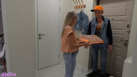 Муж забыл оставить деньги. Натурой возьмете?