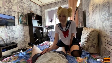 Молодой девке батя присунул рачком