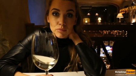 Красотка готова отсосать богатому на первом свидании