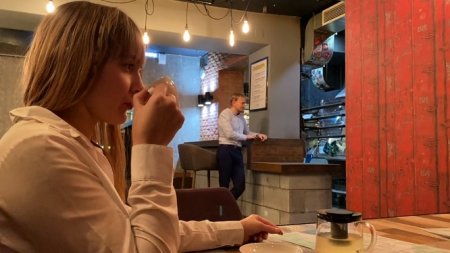 Пошла с незнакомцем в туалет и дала стоя