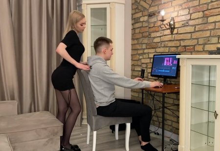 Так потекла что отдалась родному брату