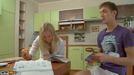 Поняла что с двоешником лучше перепихнуться