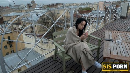 Пацан начал ебать суку прямо на крыше