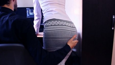 Директор поимел рыжую секретаршу в чулочках