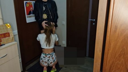 Обильно обкончал лицо молодой соседке